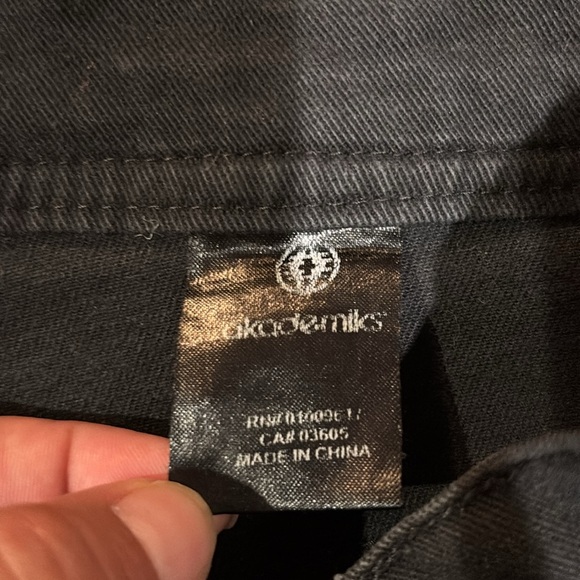 Akademiks Men's Black Relaxed Jeans - Picture 6 of 6